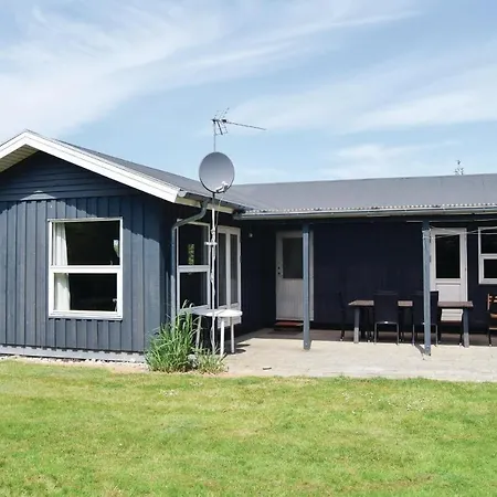 Three-bedroom Holiday In