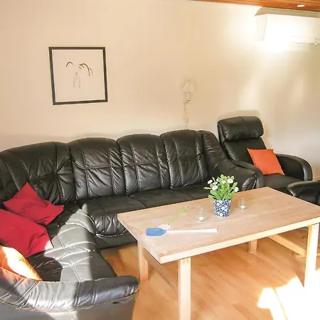 Three-bedroom Holiday In