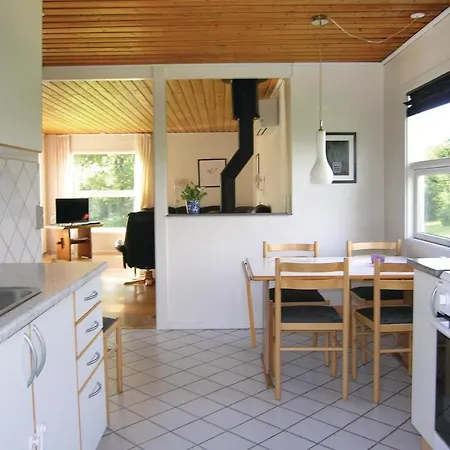 Three-bedroom Holiday In Semesterbostad Nordenbro Vesteregn